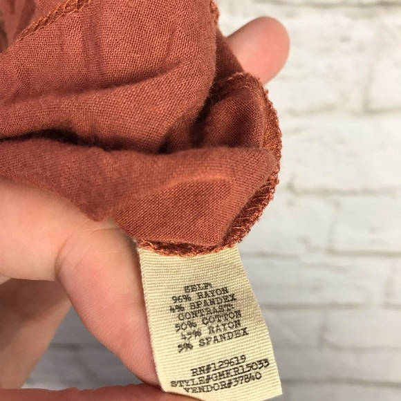 Gimmicks BKE  Boho Crochet Distressed Rust Top XS - Picture 8 of 8